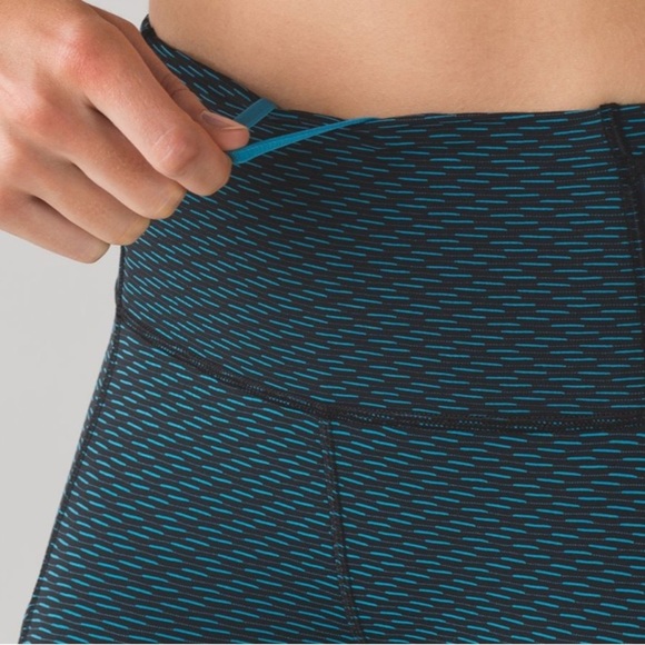 Lululemon Outrun 17" Crop
Score Jacquard Black Indian Ocean / Black - Picture 6 of 16